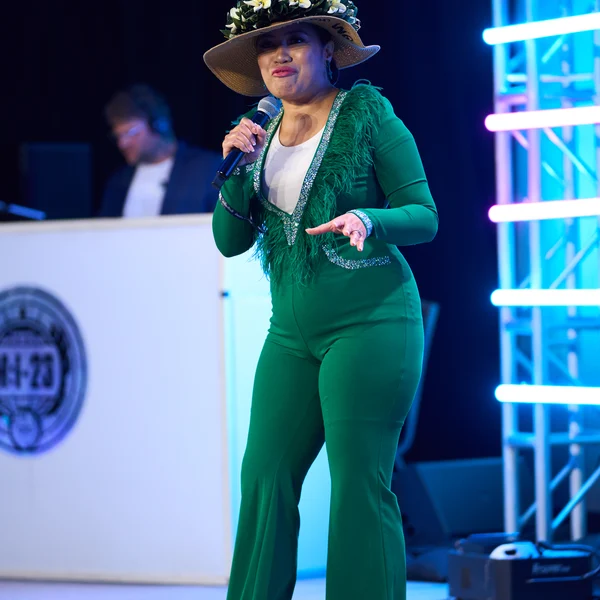 OTG230715296.jpg
